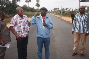 Governor Emmanuel Uduaghan of Delta State (middle); Hon Funkekeme Solomon, Commissioner for Works (left) and Mr Michael Osuaza, Commissioner for Project Monitoring