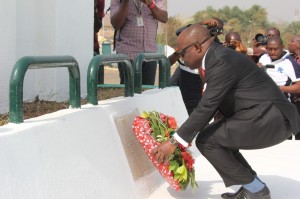 2015 ARMED FORCES REMEMBRANCE DAY: Governor Emmanuel Uduaghan of Delta State laying wreaths on the statue of the fallen heroes during the Grand Finale of 2015 Armed Forces Remembrance Day celebration held in Asaba, the Delta State capital 