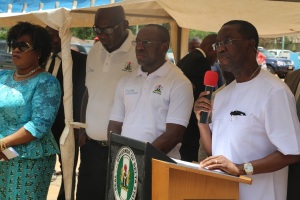 1From Left: Delta State Governor, Senator Ifeanyi Okowa; Chief Job Creation Officer, Prof Eric Eboh; Commissioner for Economic Planning, Dr Kingsley Emu and the Commissioner for Commerce and Industry, Barr (Mrs)Mary Iyasere during the presentation of Starter-Parks to beneficiaries of the 2nd Batch of the 2015 State Skill Training and Entreprenurship Programme in Asaba.